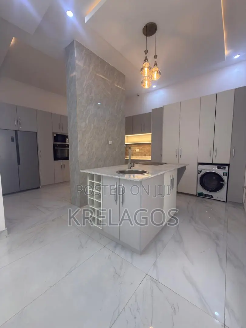5bdrm Duplex in Osapa london for sale