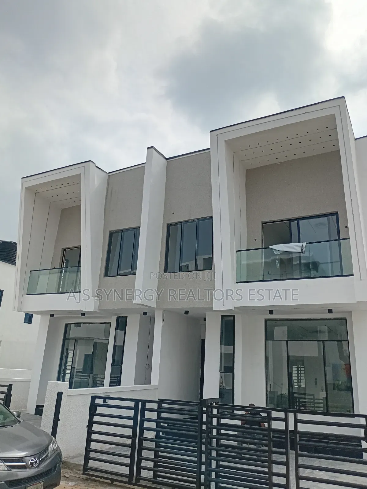 4bdrm Duplex in Lekki for sale
