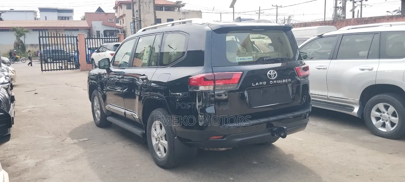 Toyota Land Cruiser LC300 2024 Black