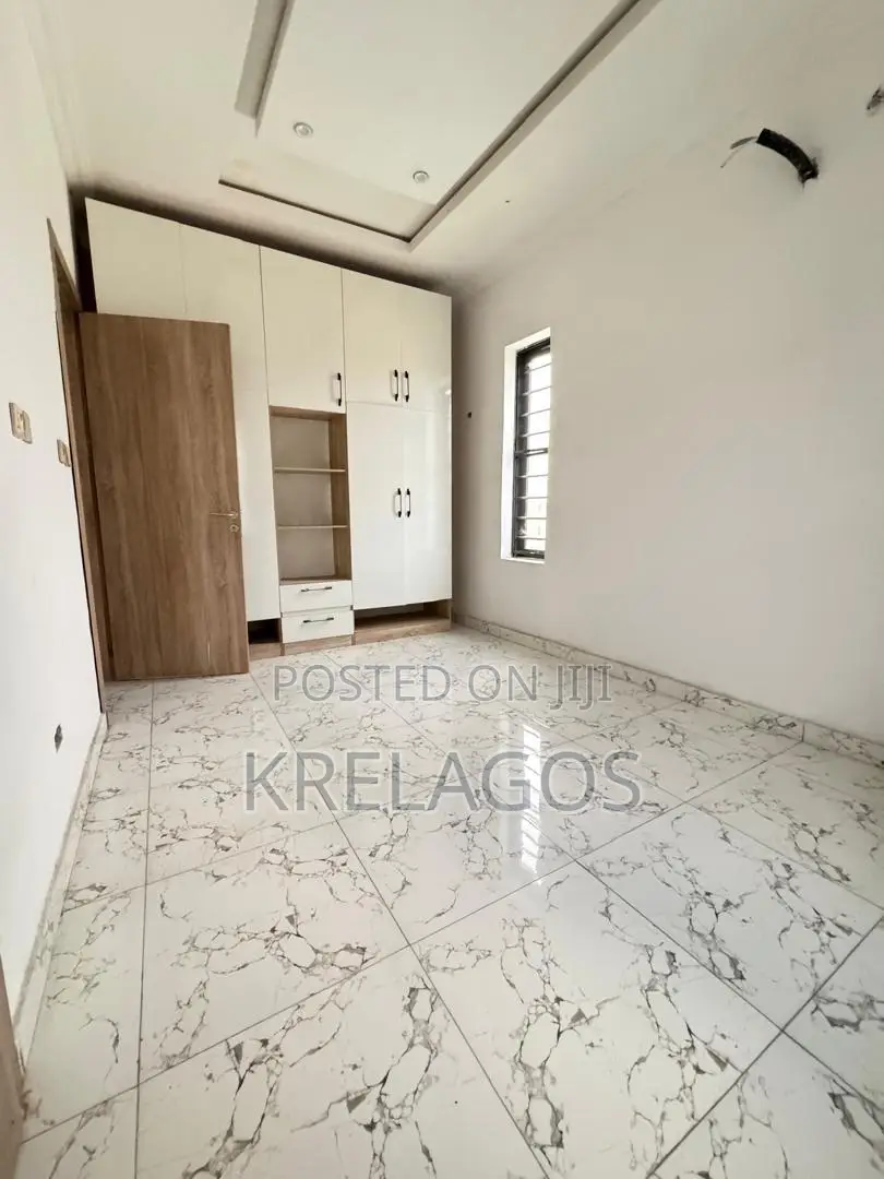 5bdrm Duplex in Sangotedo for sale