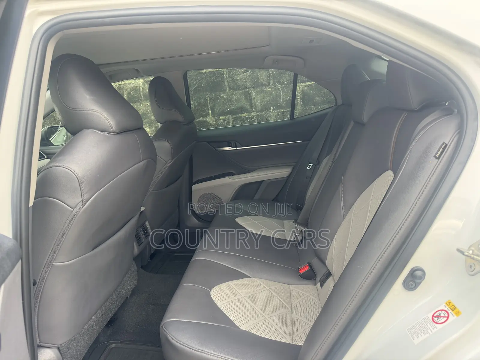 Toyota Camry XLE FWD (2.5L 4cyl 8AM) 2018 Off white