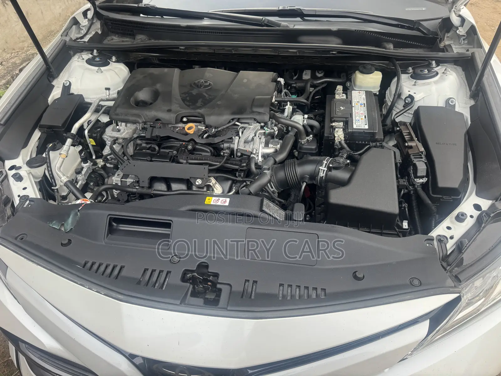 Toyota Camry XLE FWD (2.5L 4cyl 8AM) 2018 Off white