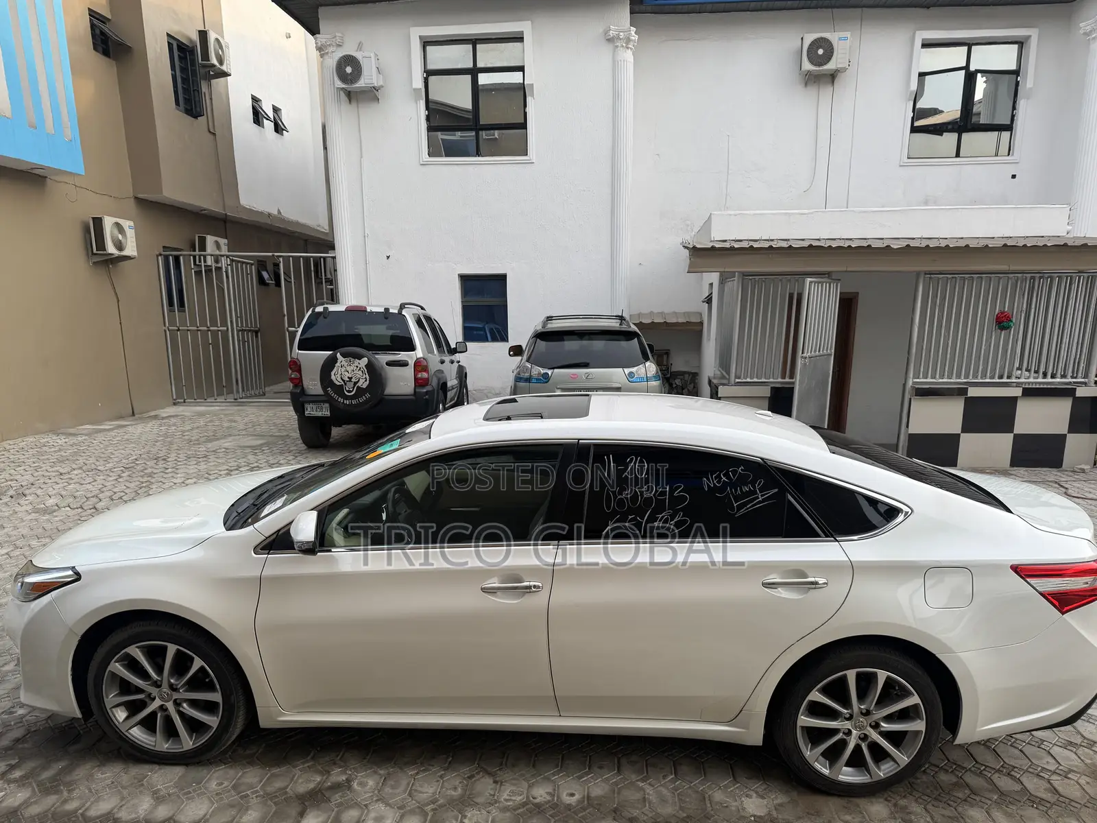 Toyota Avalon XLE Premium 4dr Sedan (3.5L 6cyl 6A) 2014 White