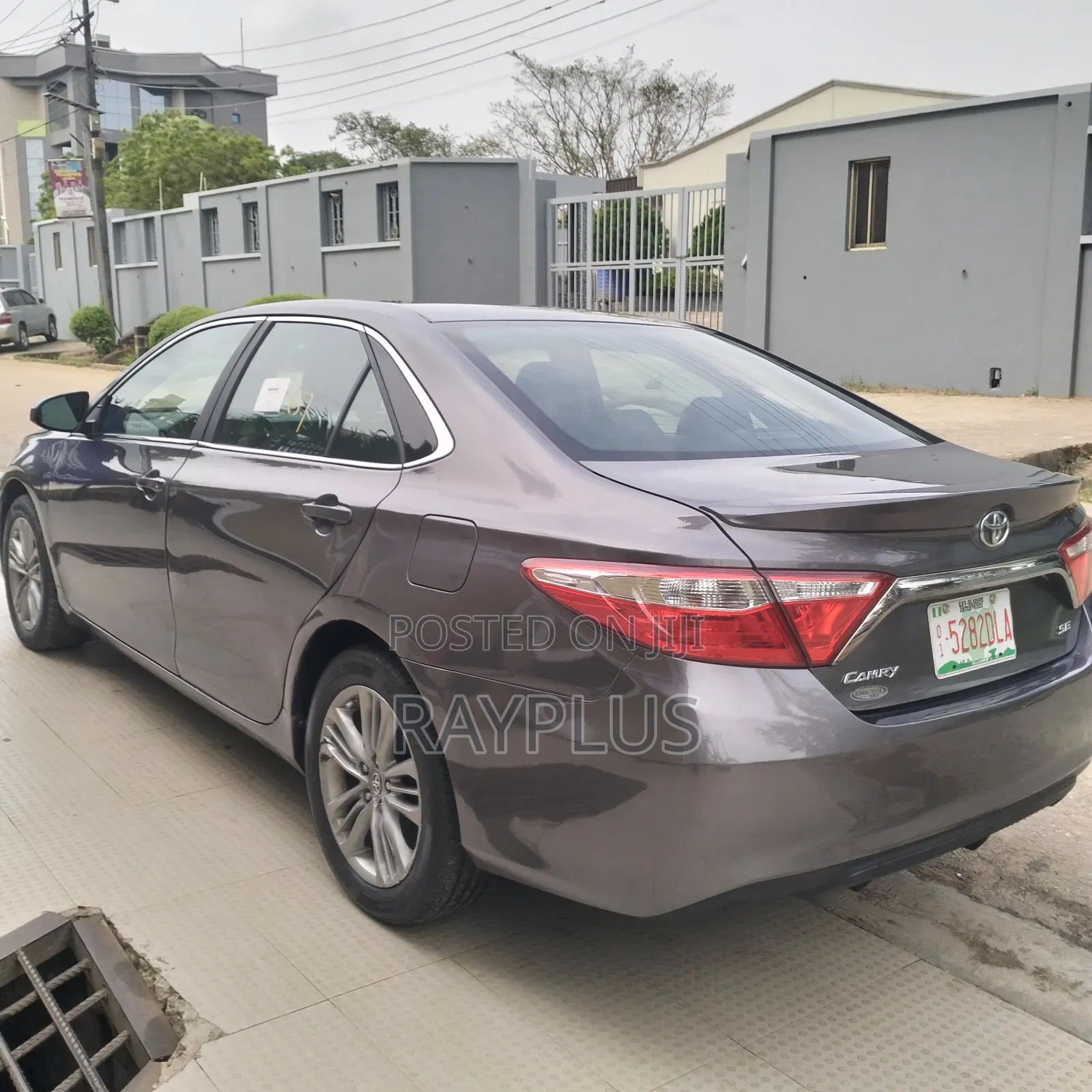 Toyota Camry SE 4dr Sedan (2.5L 4cyl 6A) 2016 Gray