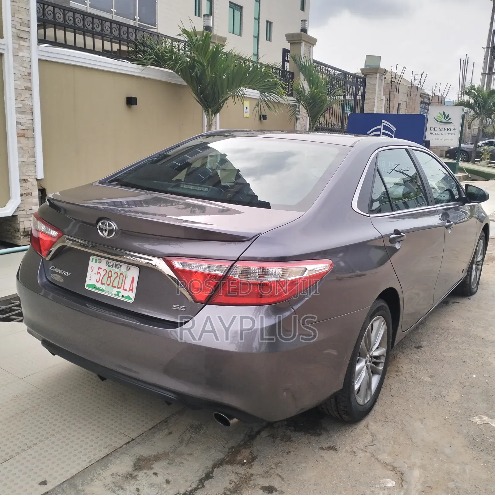 Toyota Camry SE 4dr Sedan (2.5L 4cyl 6A) 2016 Gray