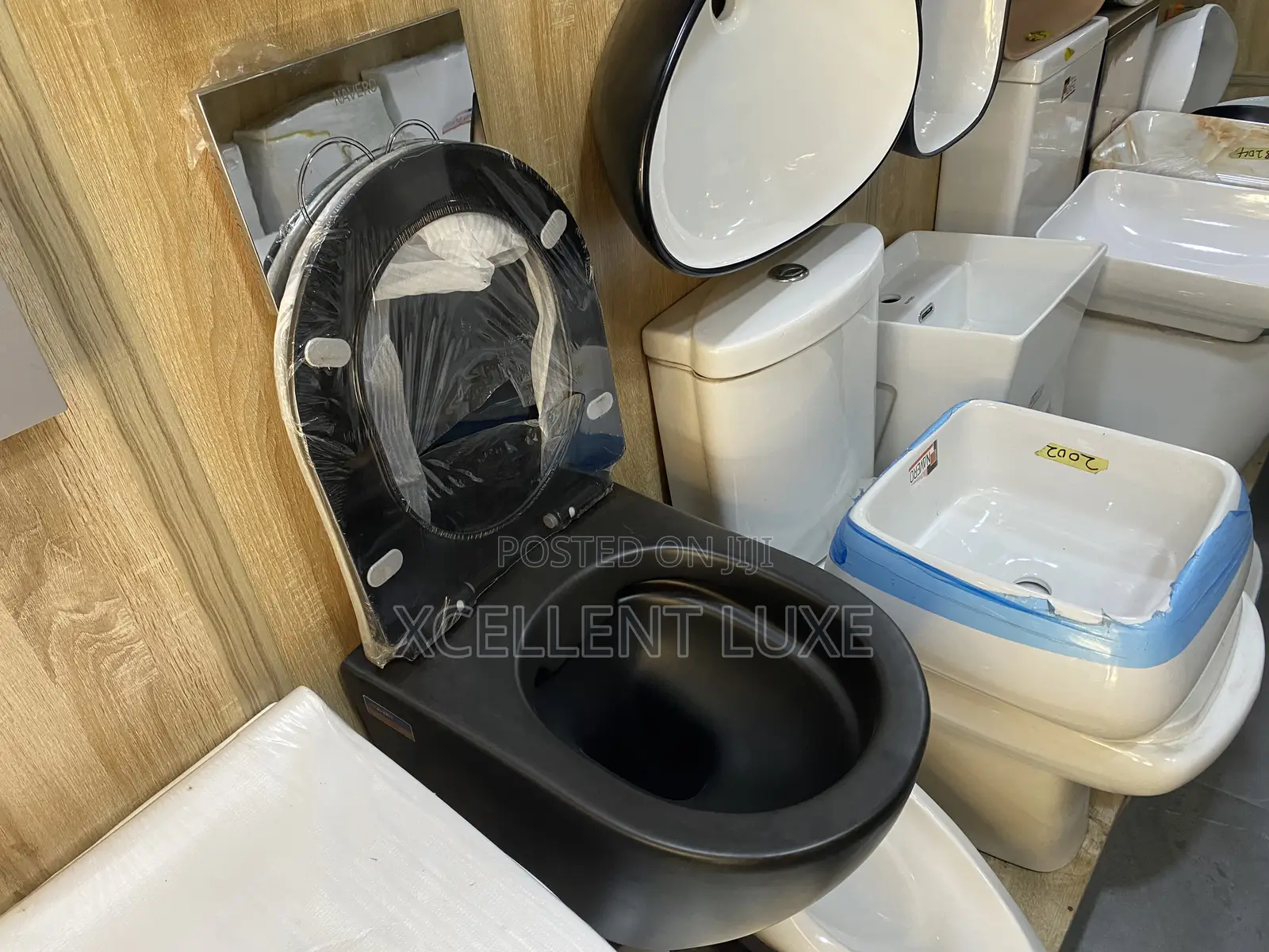 Black Conceal Wc England Standard With Good Flushing System