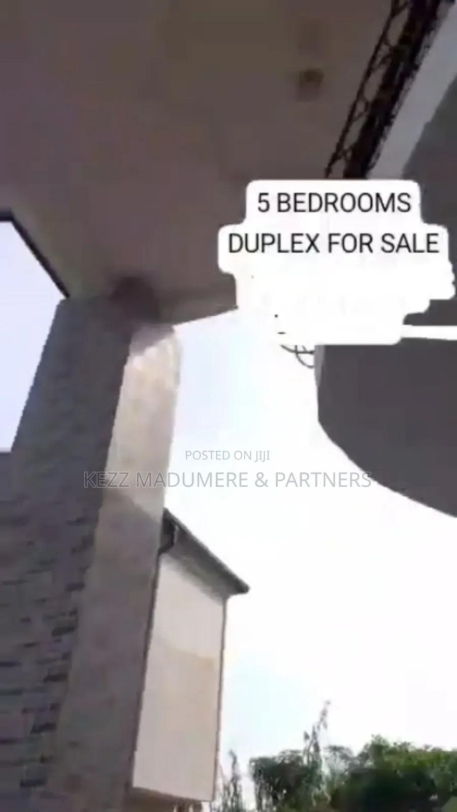 5bdrm Duplex in Inside An Estate In for sale