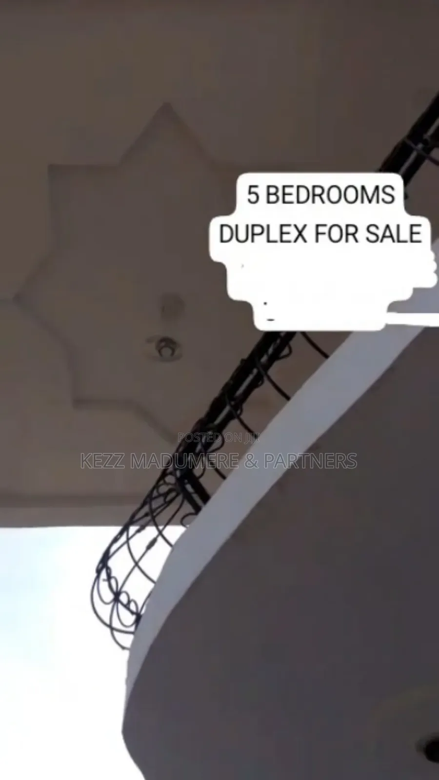 5bdrm Duplex in Inside An Estate In for sale