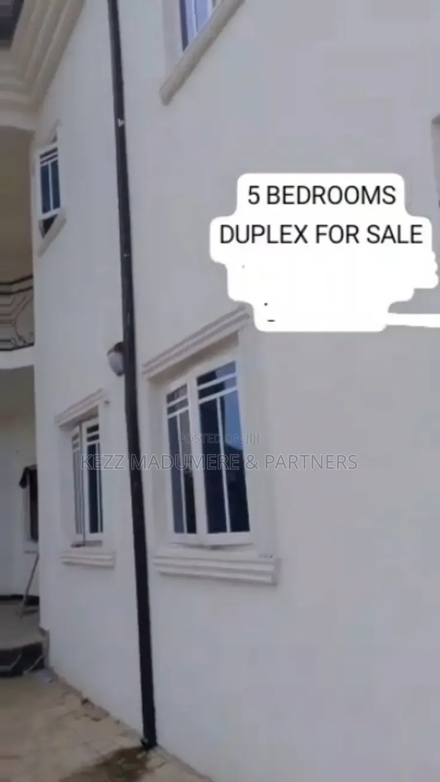 5bdrm Duplex in Inside An Estate In for sale