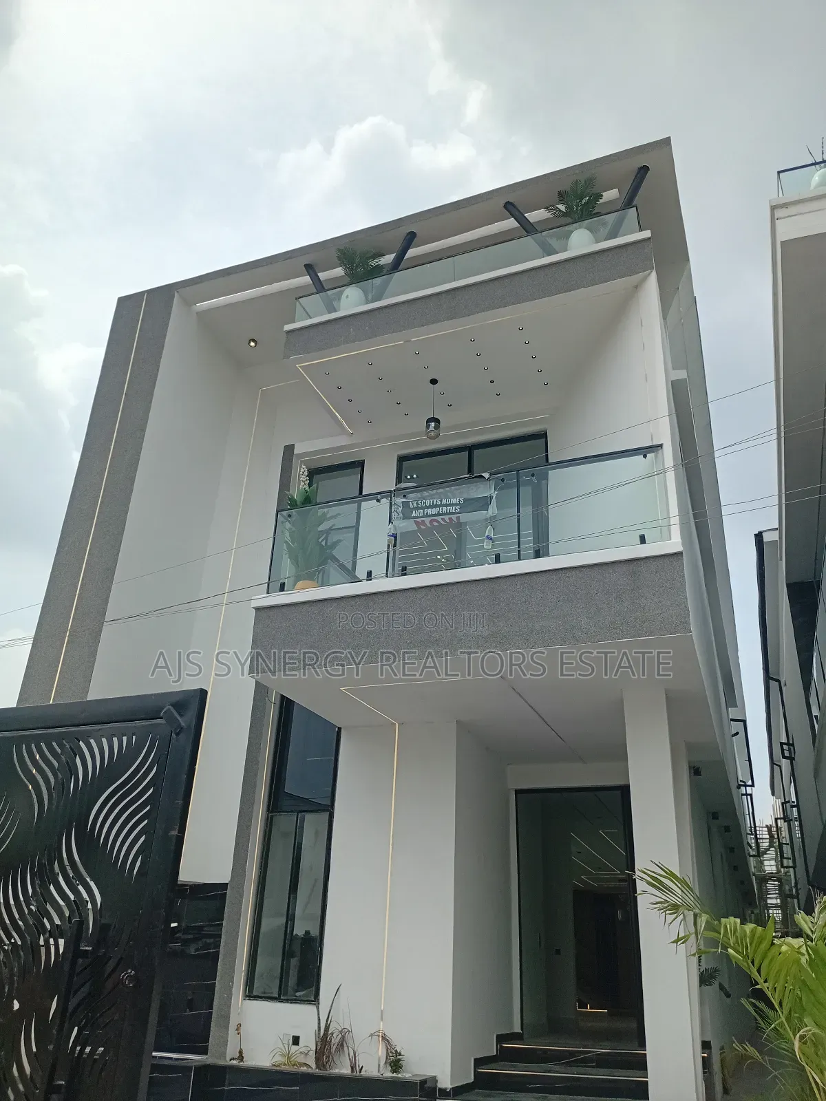 5bdrm Duplex in Ado / Ajah for sale