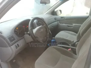 Toyota Sienna 2006 Silver