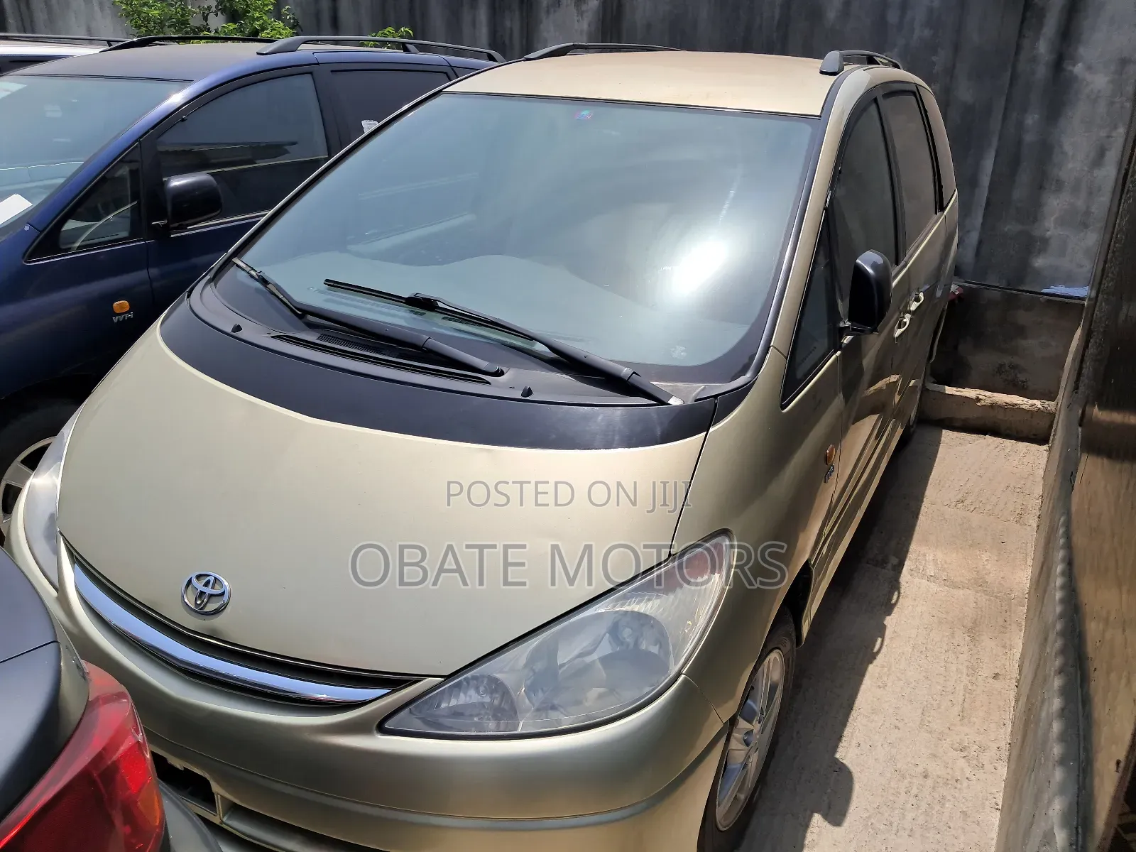 Toyota Previa 2005 Yellow