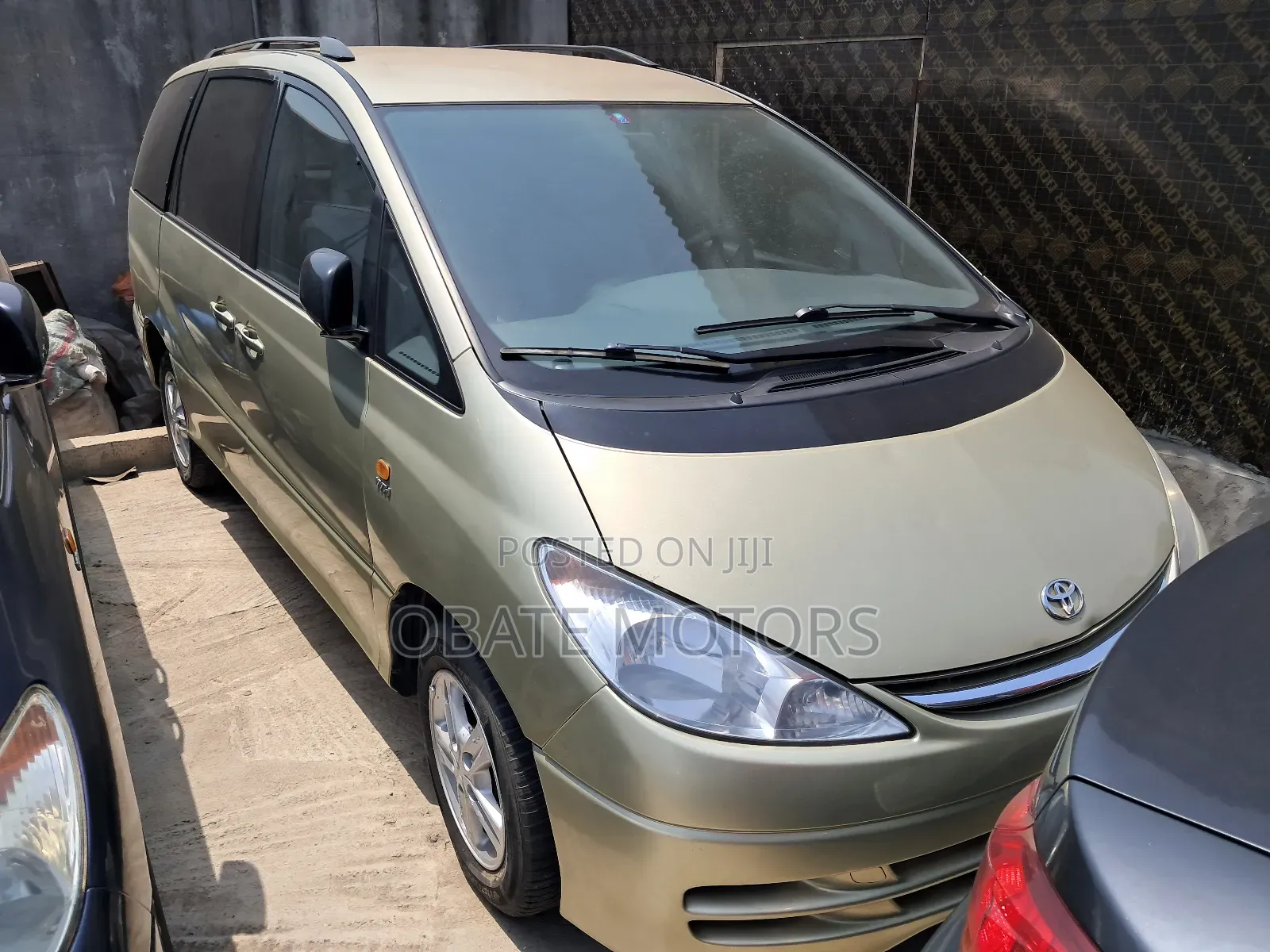 Toyota Previa 2005 Yellow