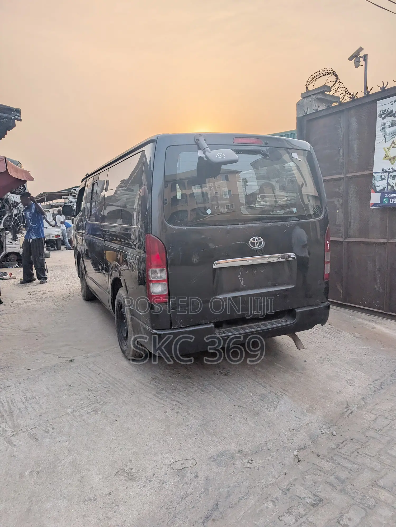 Toyota HiAce 2010 Black