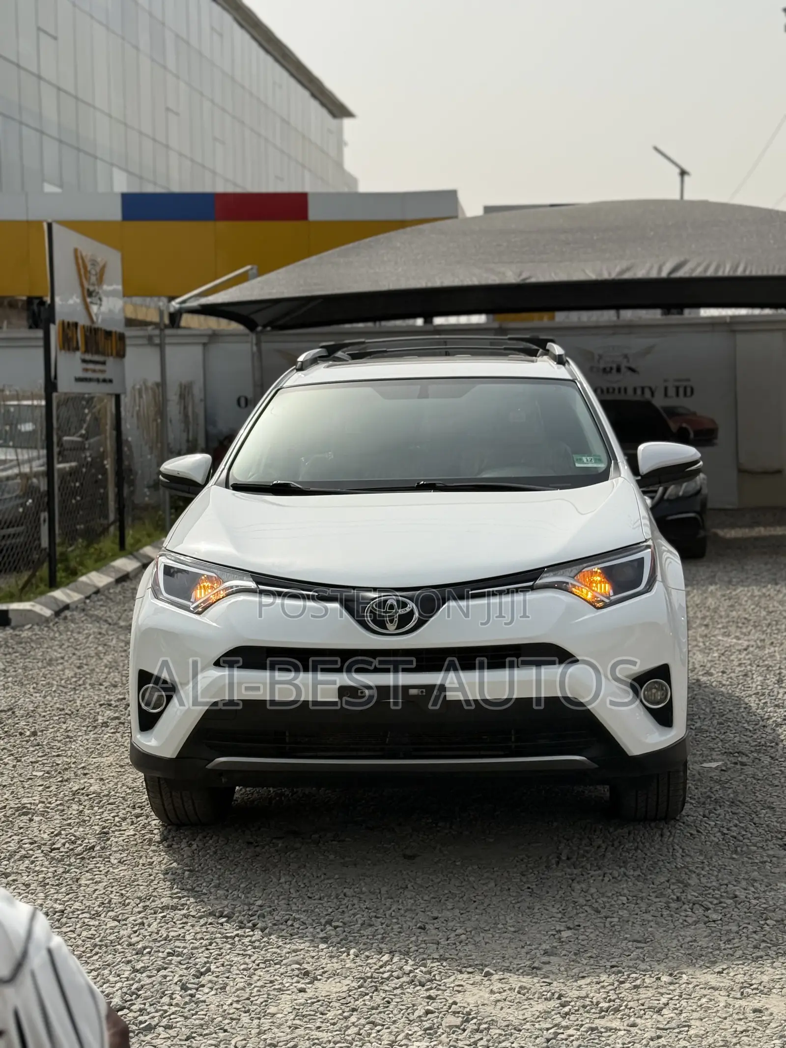 Toyota RAV4 XLE AWD (2.5L 4cyl 6A) 2017 White