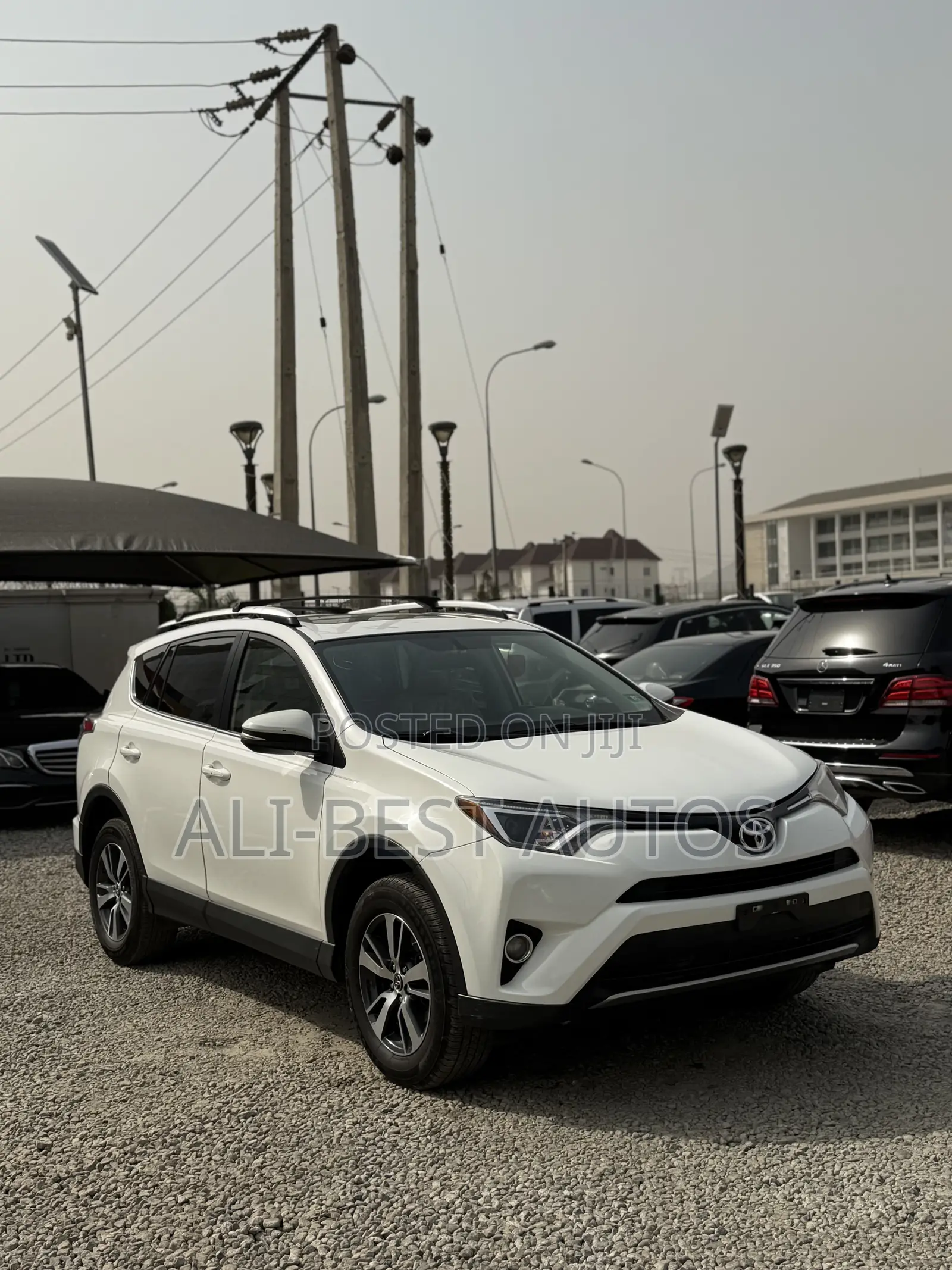 Toyota RAV4 XLE AWD (2.5L 4cyl 6A) 2017 White