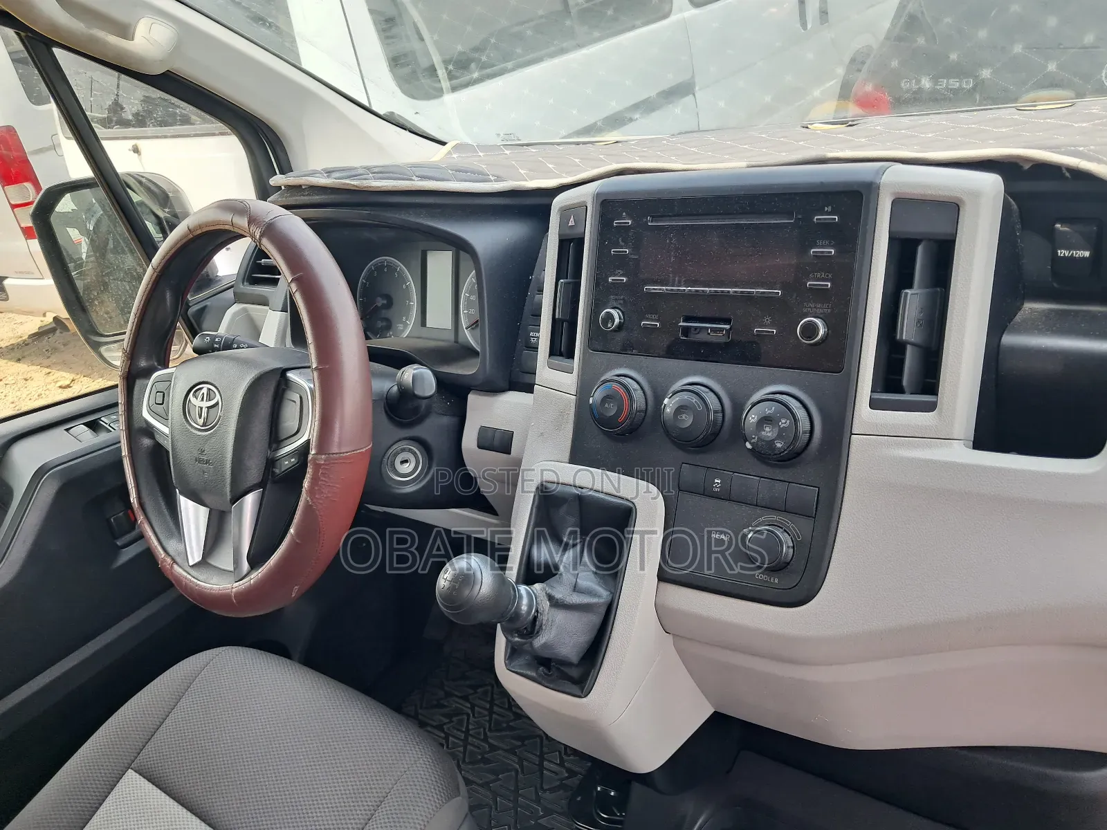 Toyota HiAce 2022 White