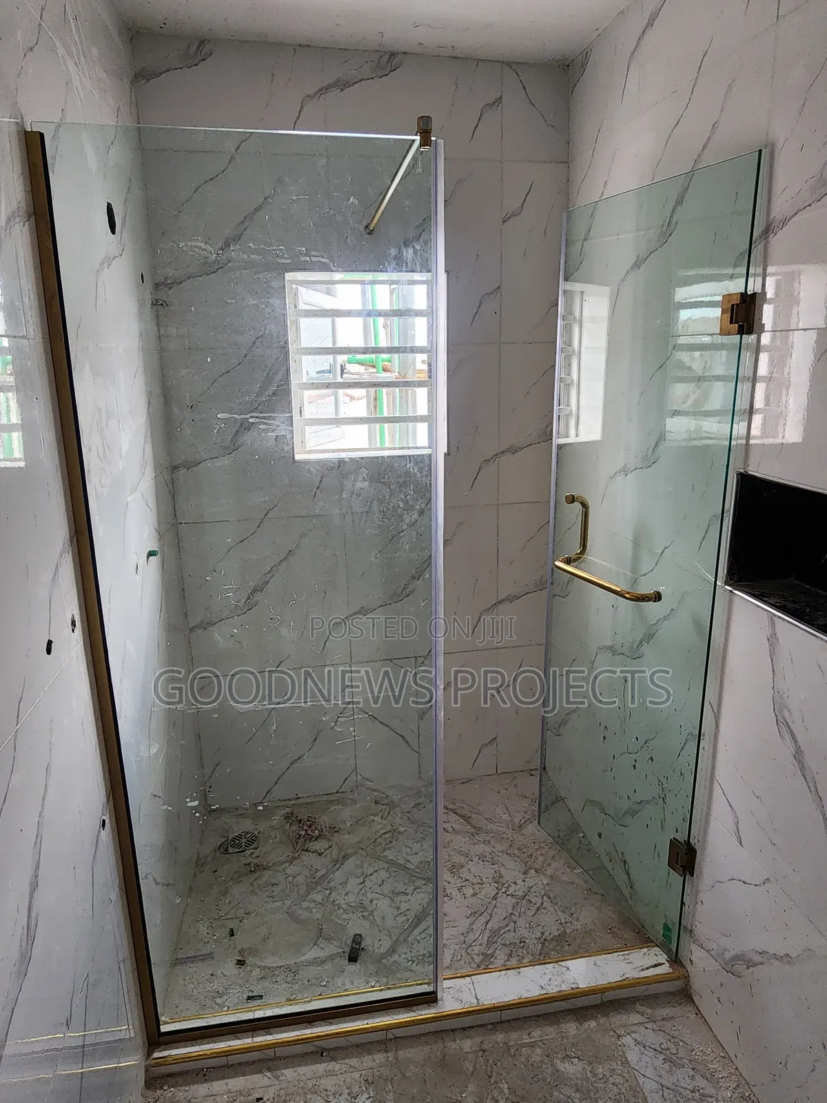 Shower Glass With Gold Accessory
