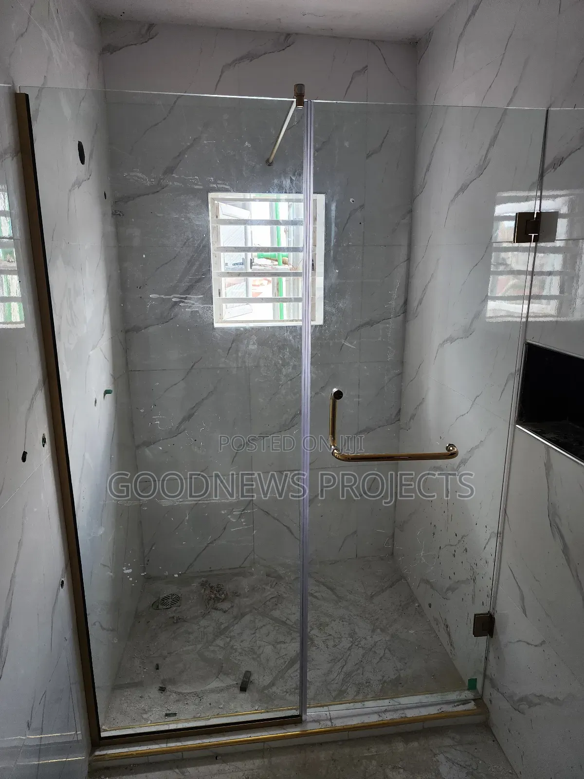 Shower Glass With Gold Accessory