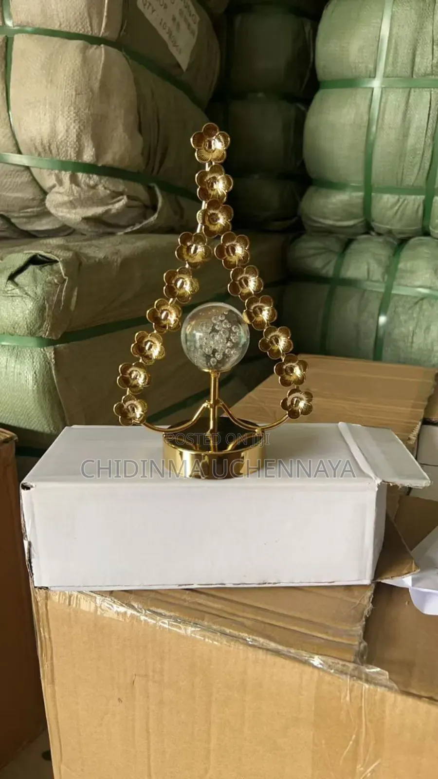 Metal Leaf Shaped Crystal Ball for Living Room