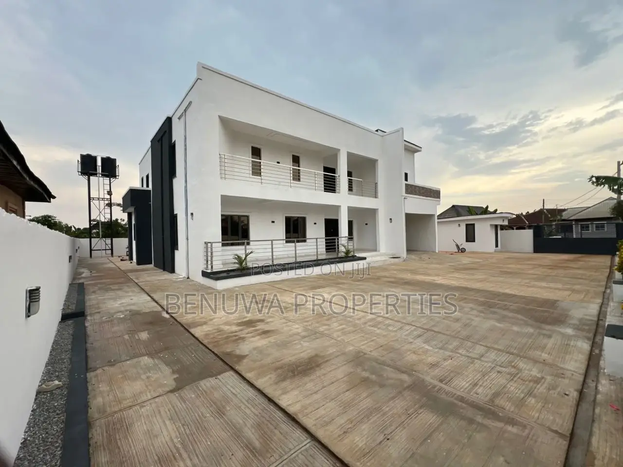 5bdrm Duplex in Benin City for sale