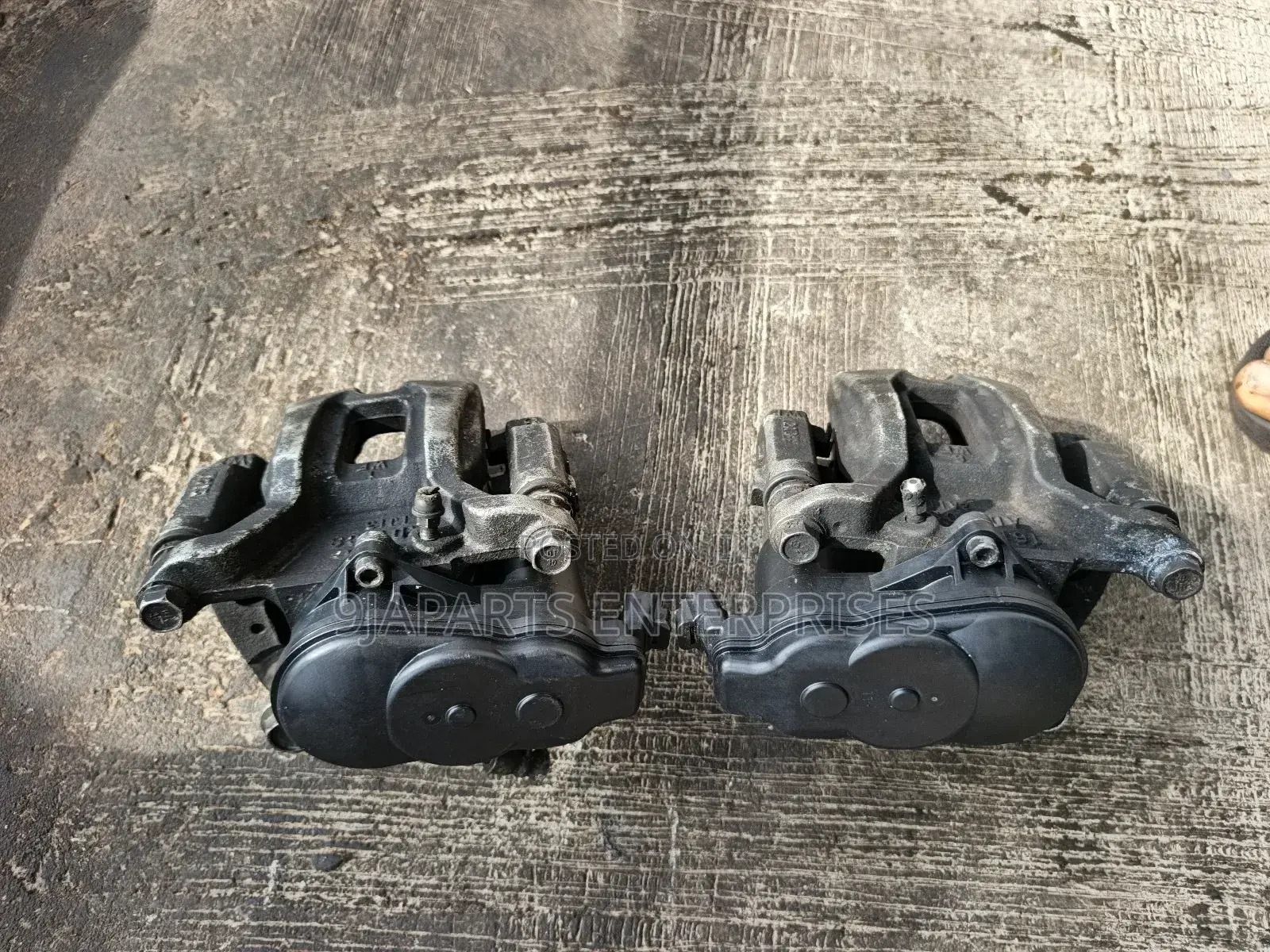 Back Calipers With Parking Brake Actuator Toyota Highlander 2020-2026