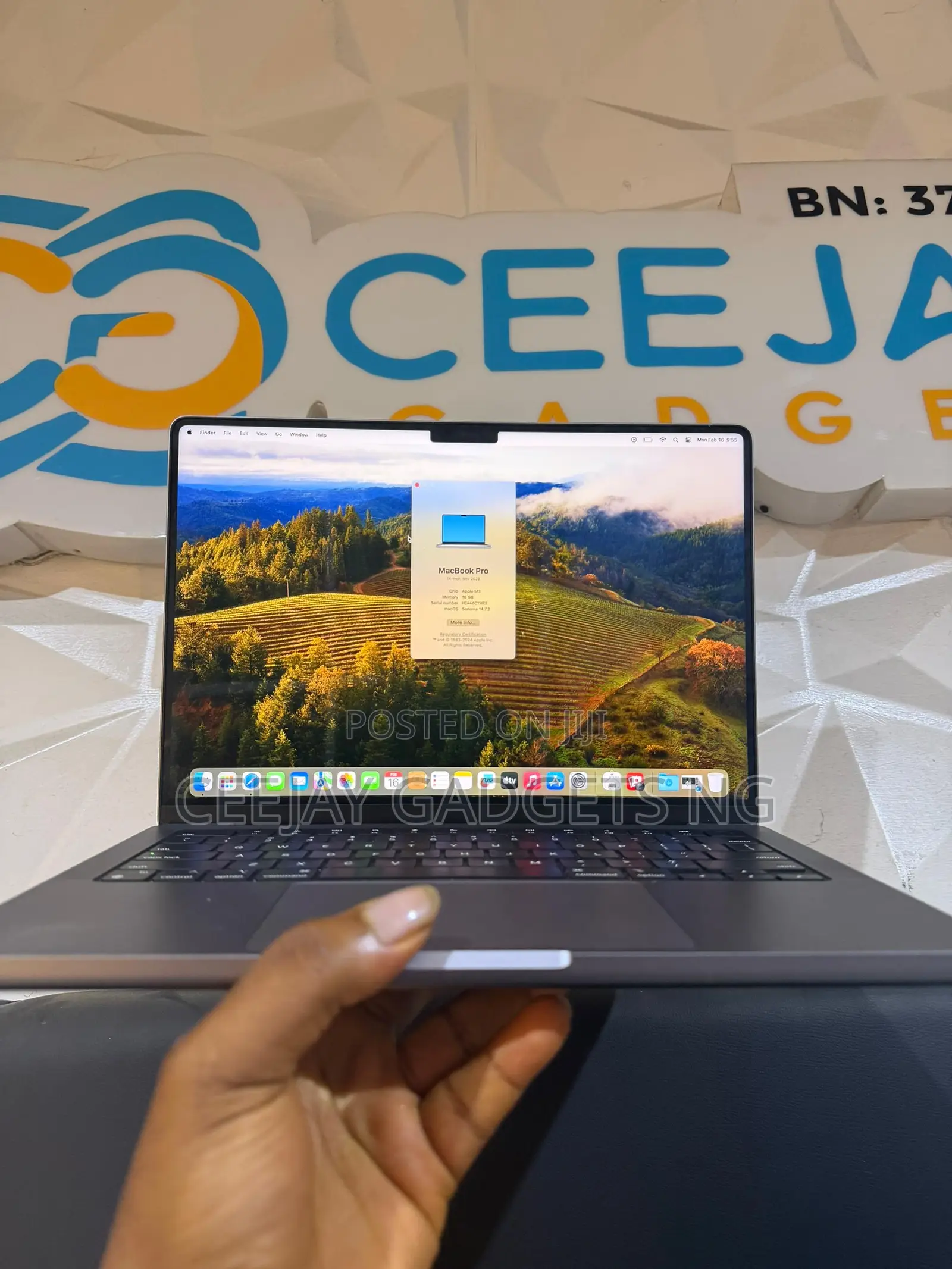 Laptop Apple MacBook Pro 2023 M3 14-Inch 16GB Apple M3 SSD 512GB