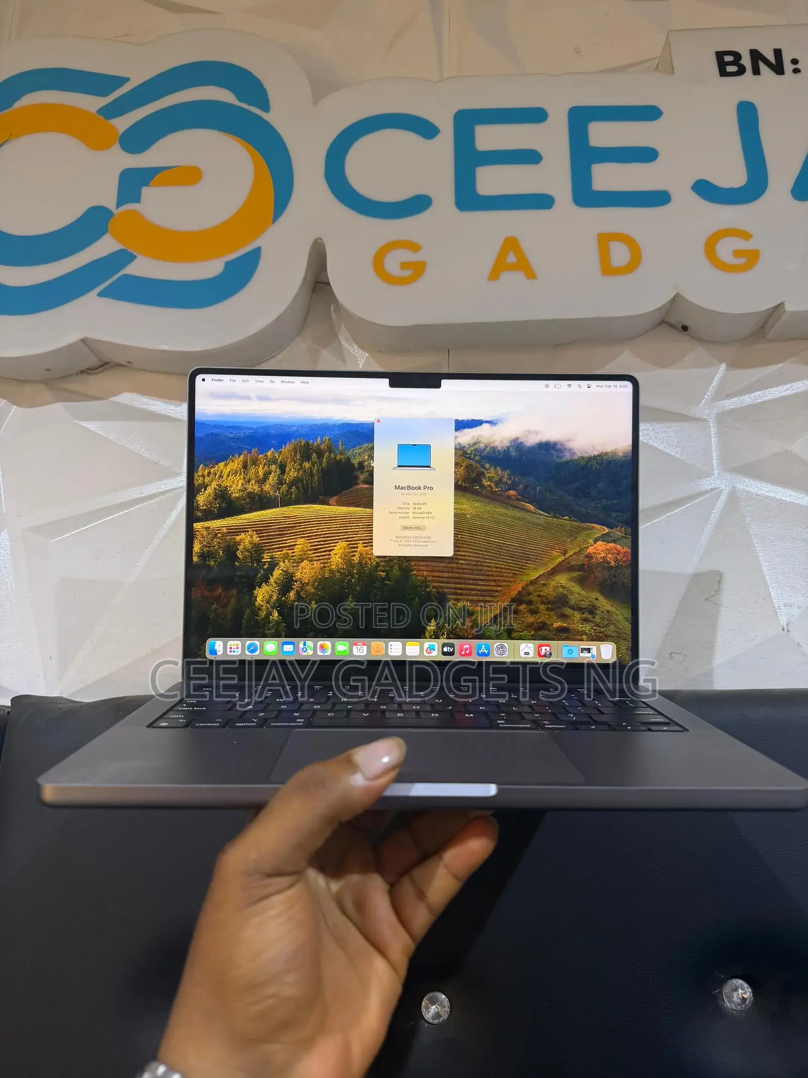 Laptop Apple MacBook Pro 2023 M3 14-Inch 16GB Apple M3 SSD 512GB