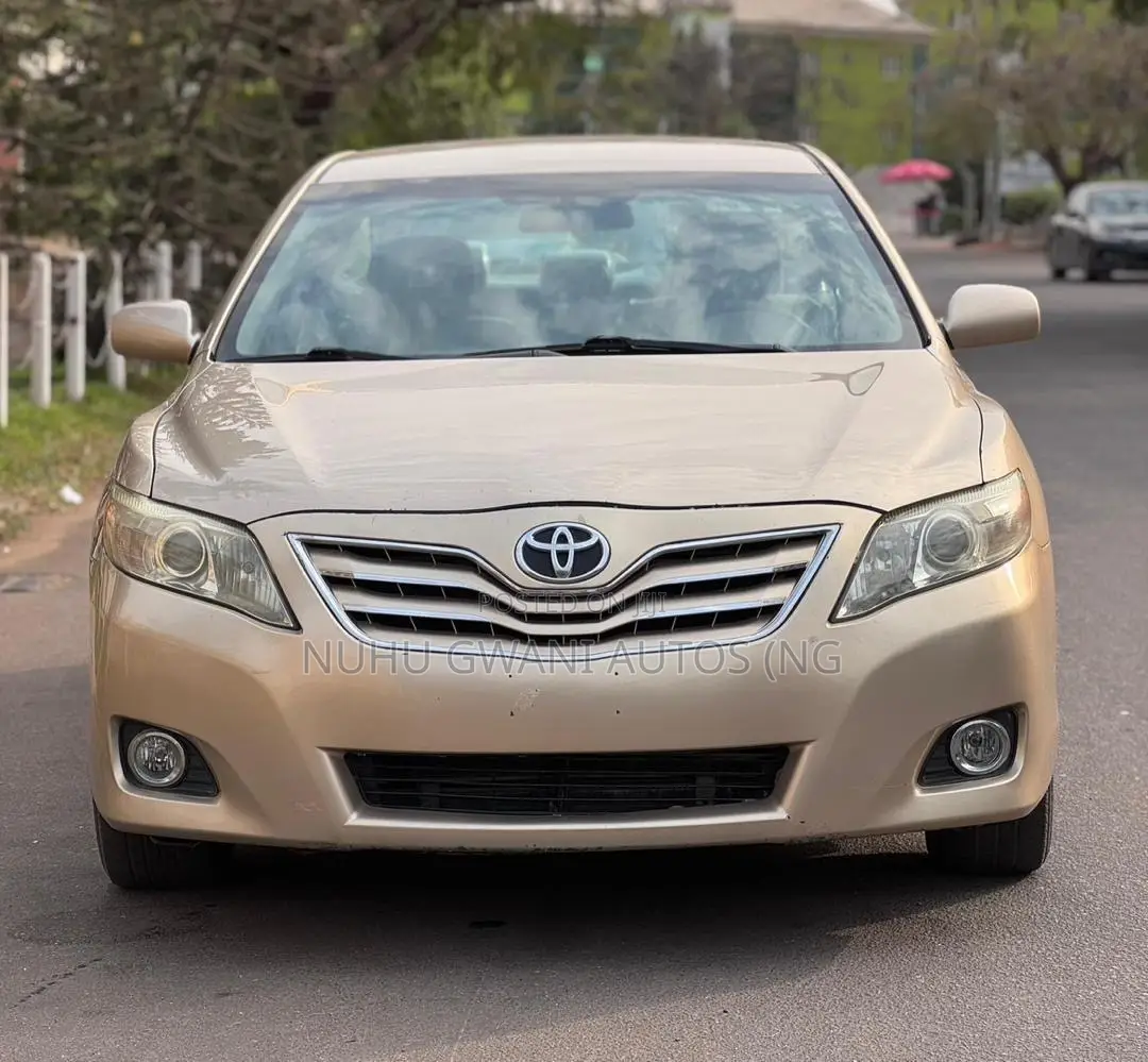 Toyota Camry 2010 Gold