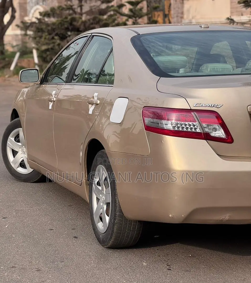Toyota Camry 2010 Gold