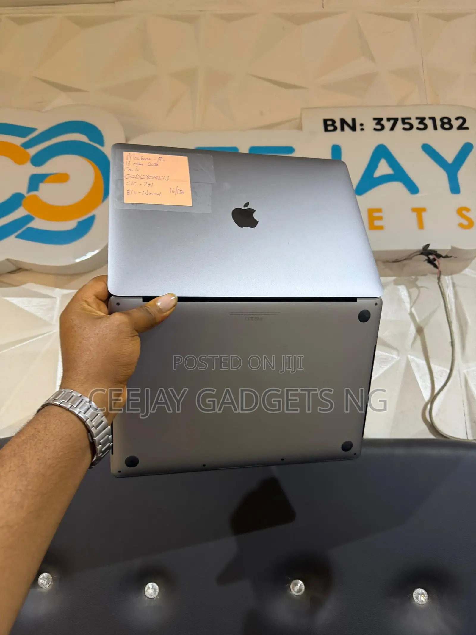 Laptop Apple MacBook Pro 2020 16GB Intel Core i5 SSD 1T