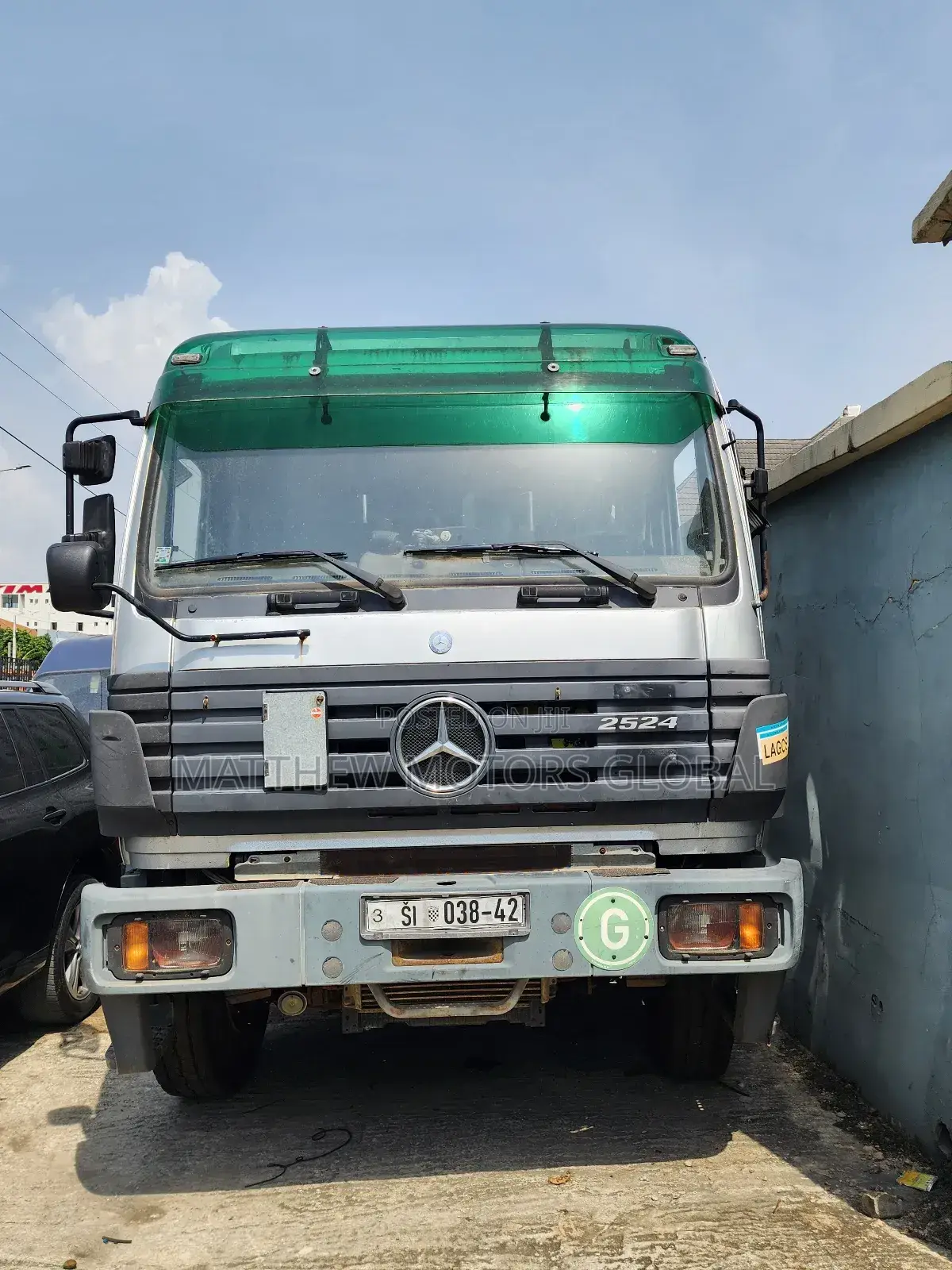Clean Foreign Used Mercedes Benz Garbage Compactor Truck