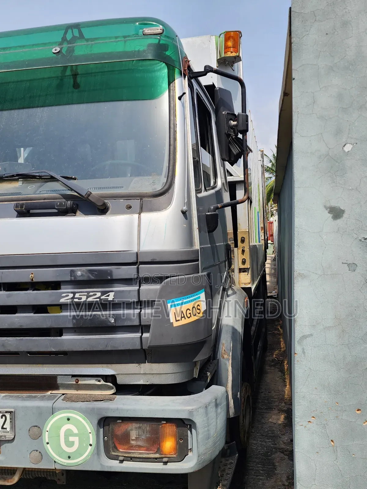 Clean Foreign Used Mercedes Benz Garbage Compactor Truck