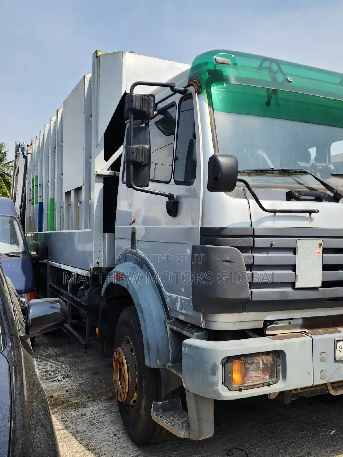 Clean Foreign Used Mercedes Benz Garbage Compactor Truck