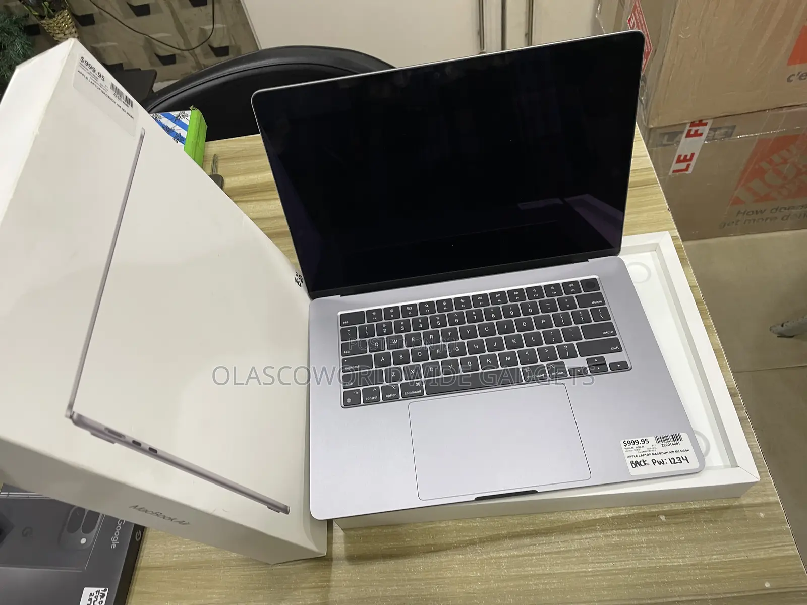New Laptop Apple MacBook Air 2024 M3 16GB Apple M3 SSD 256GB