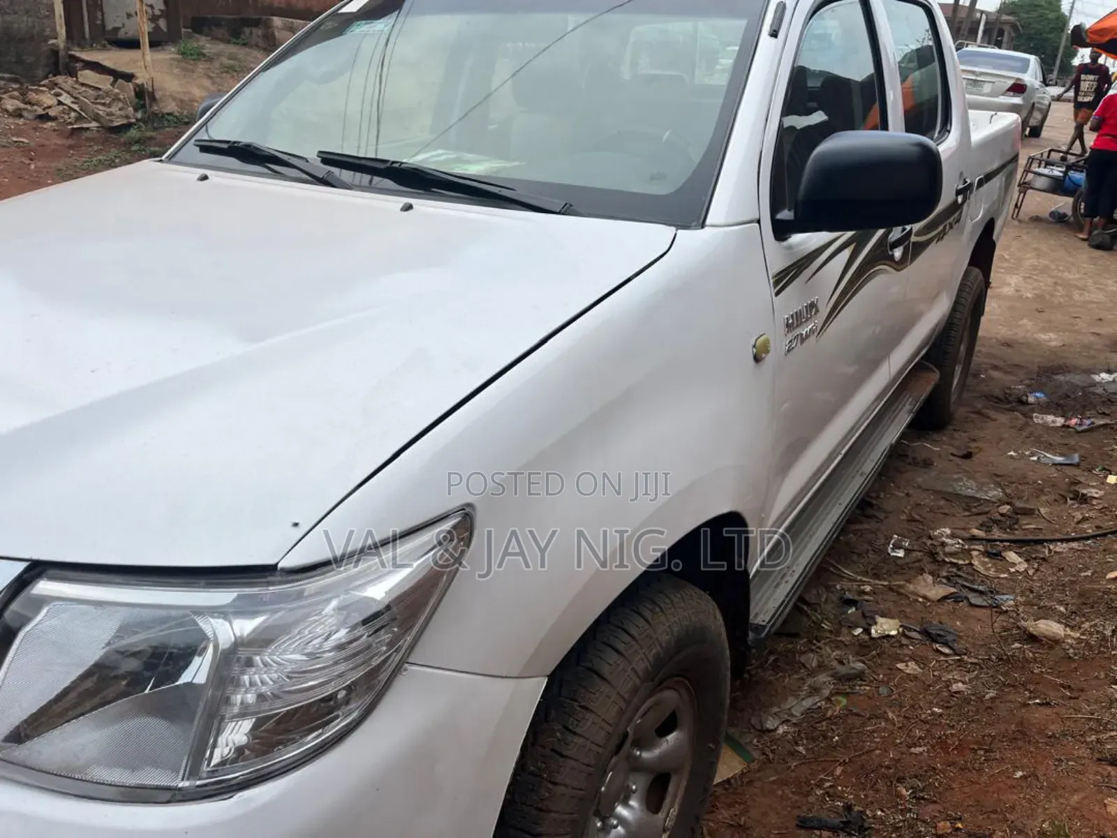 Toyota Hilux SR 4x4 2013 White