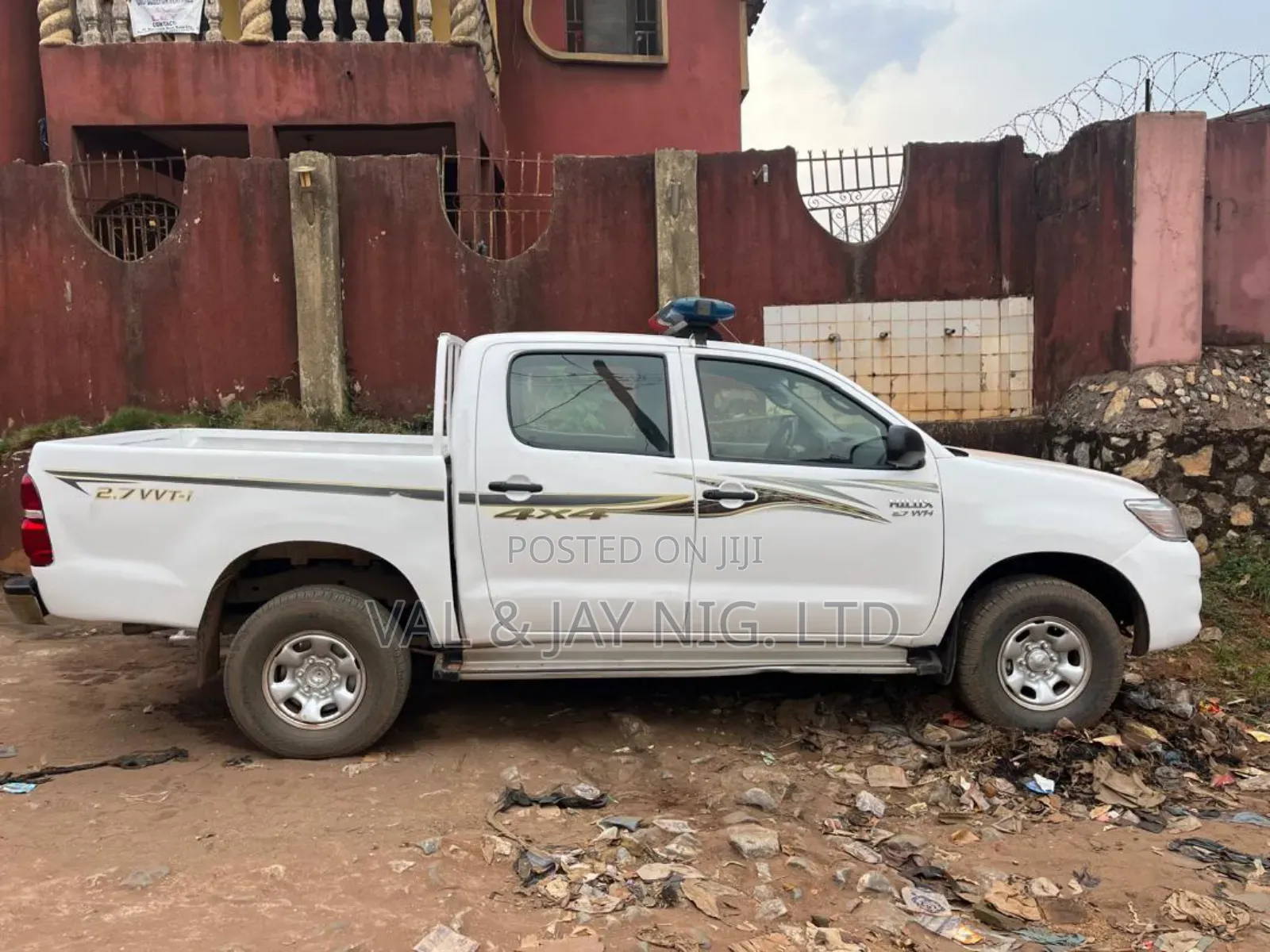 Toyota Hilux SR 4x4 2013 White