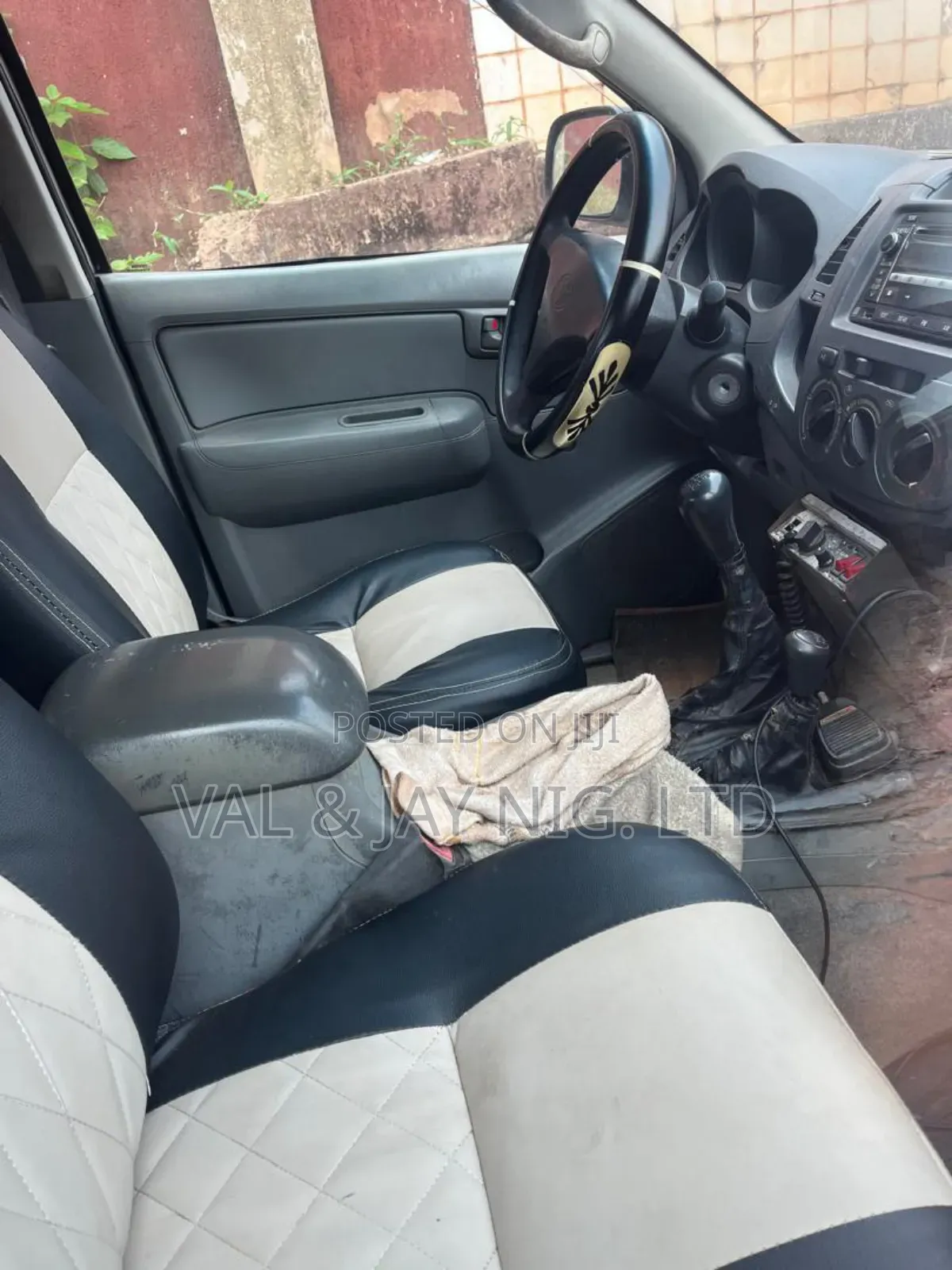 Toyota Hilux SR 4x4 2013 White