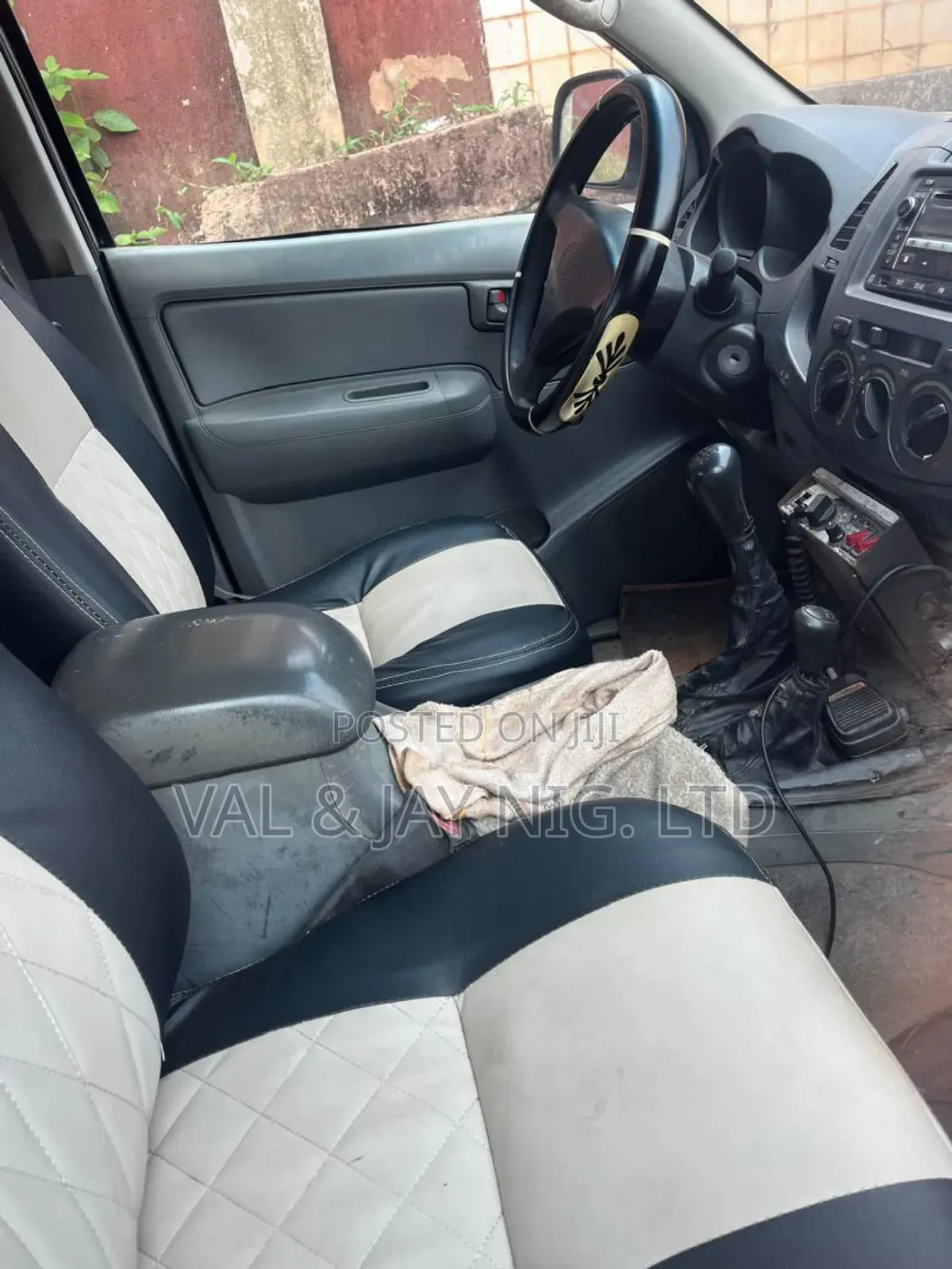 Toyota Hilux SR 4x4 2013 White