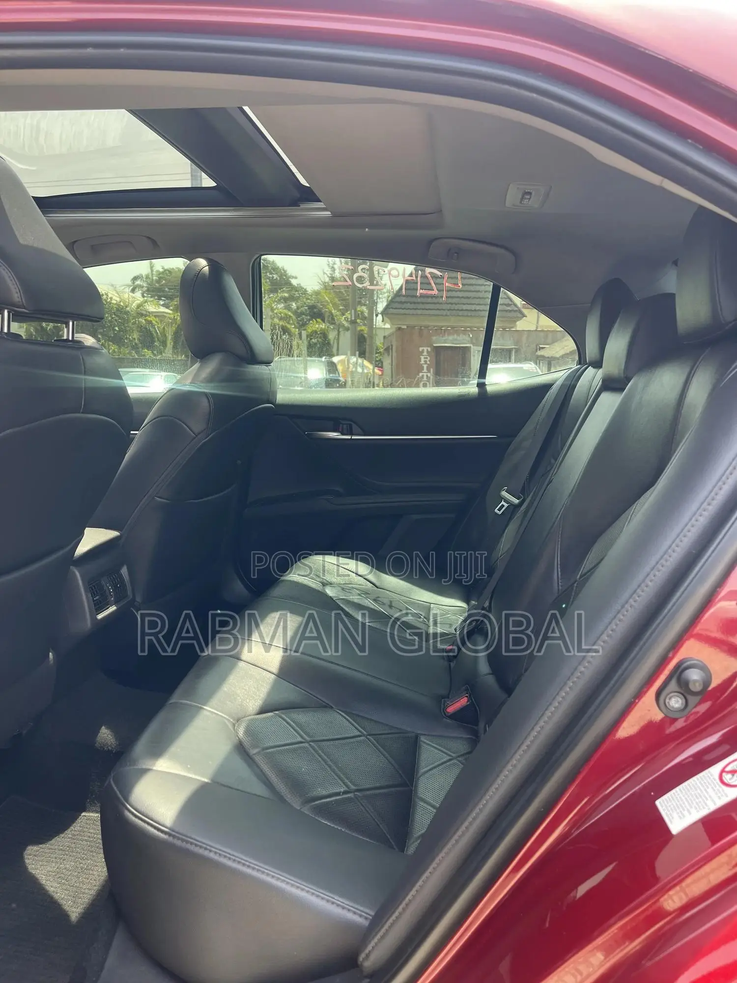 Toyota Camry XLE V6 (3.5L V6 8A) 2019 Red