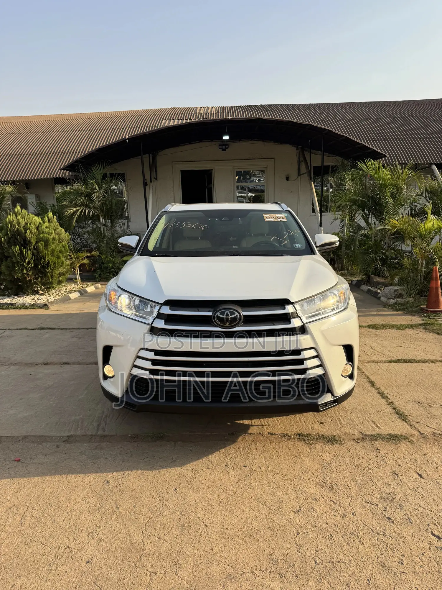 Toyota Highlander XLE 4x4 V6 (3.5L 6cyl 8A) 2018 White