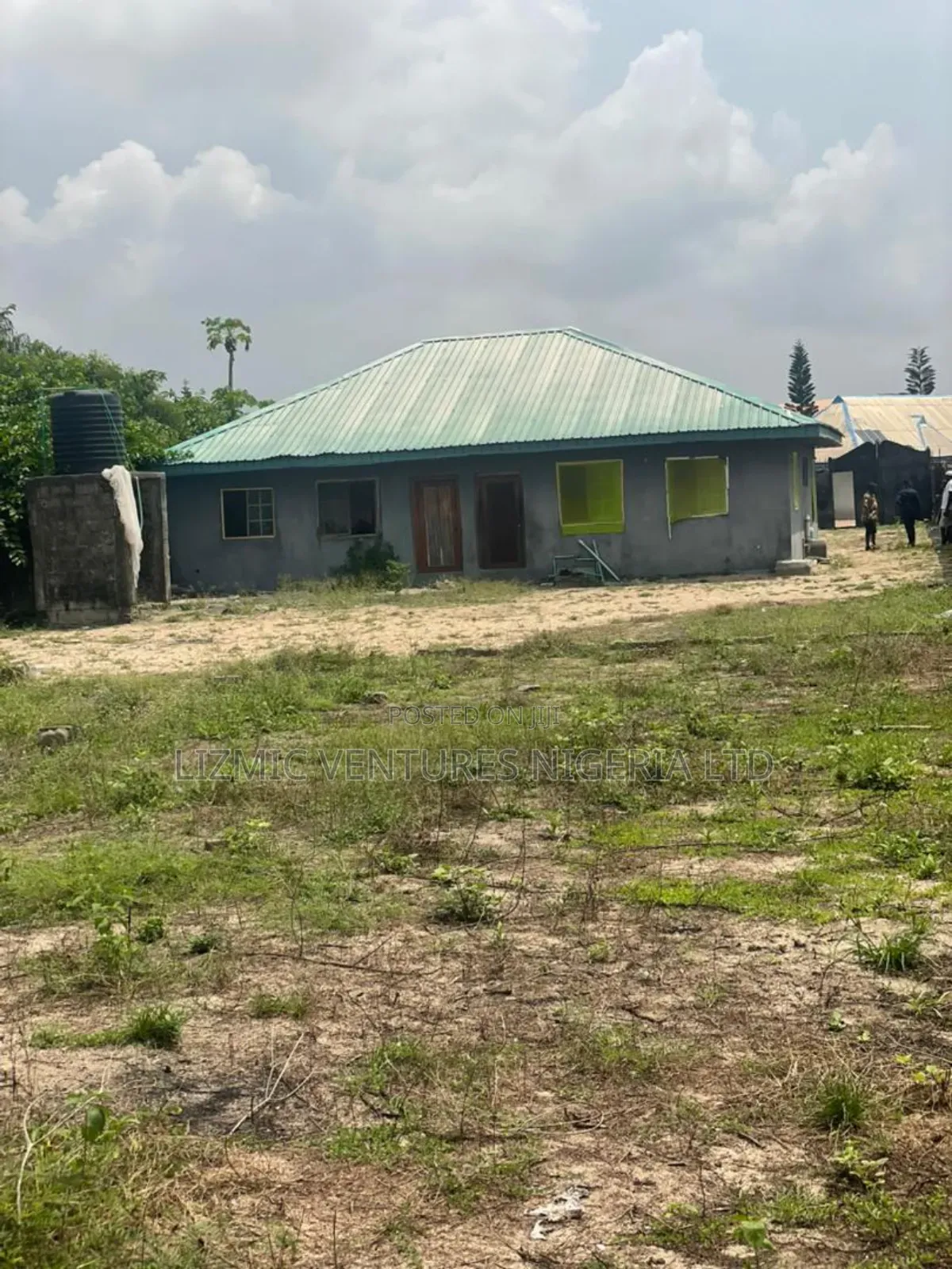 3bdrm Bungalow in Ilege Lcda, Lekki Expressway for sale