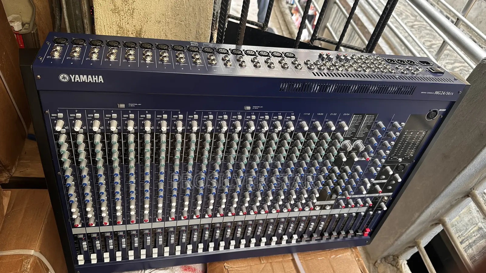 Yamaha Mixer Console Mg24/14fx