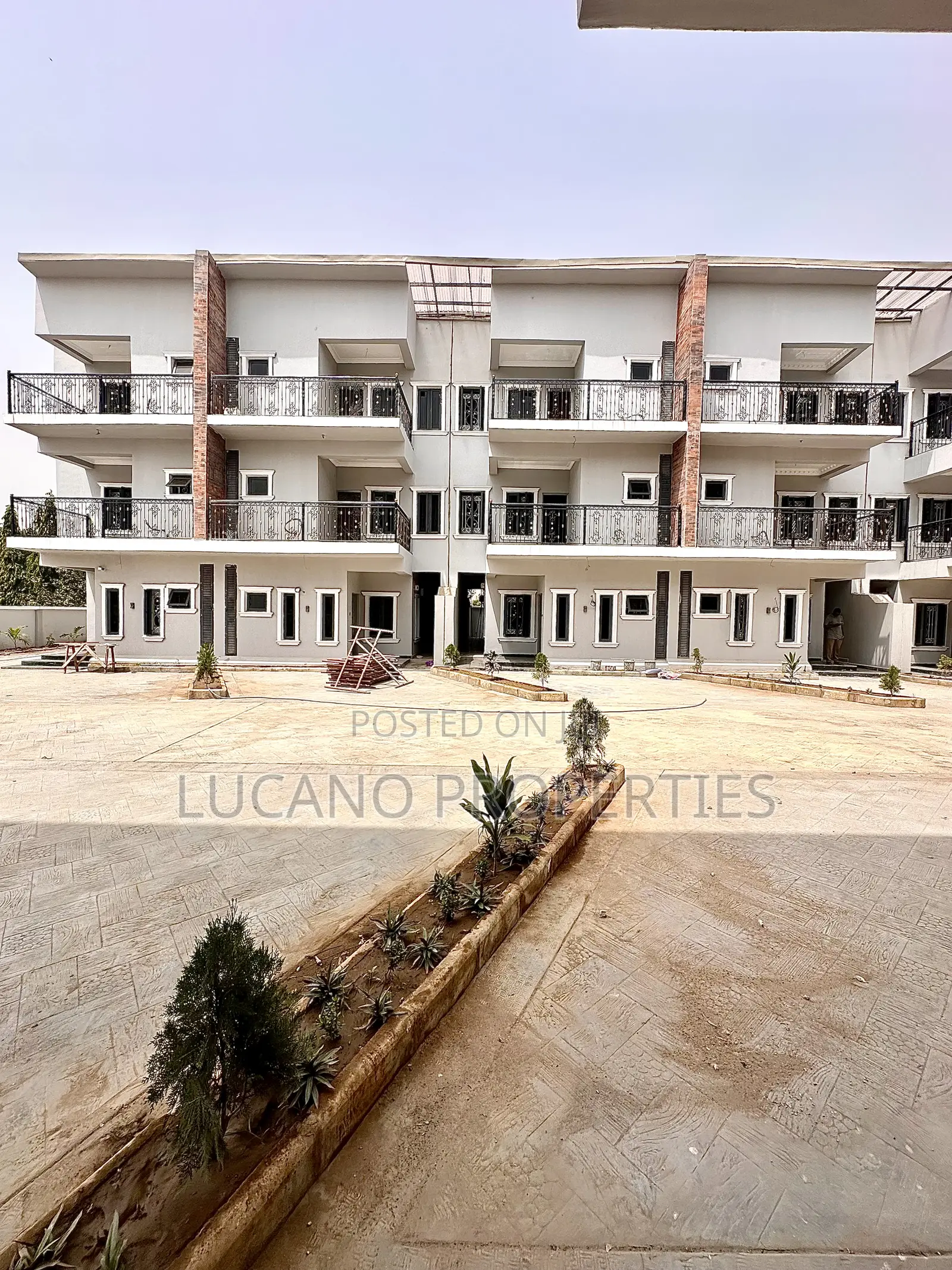 5bdrm Duplex in Wuse District for sale