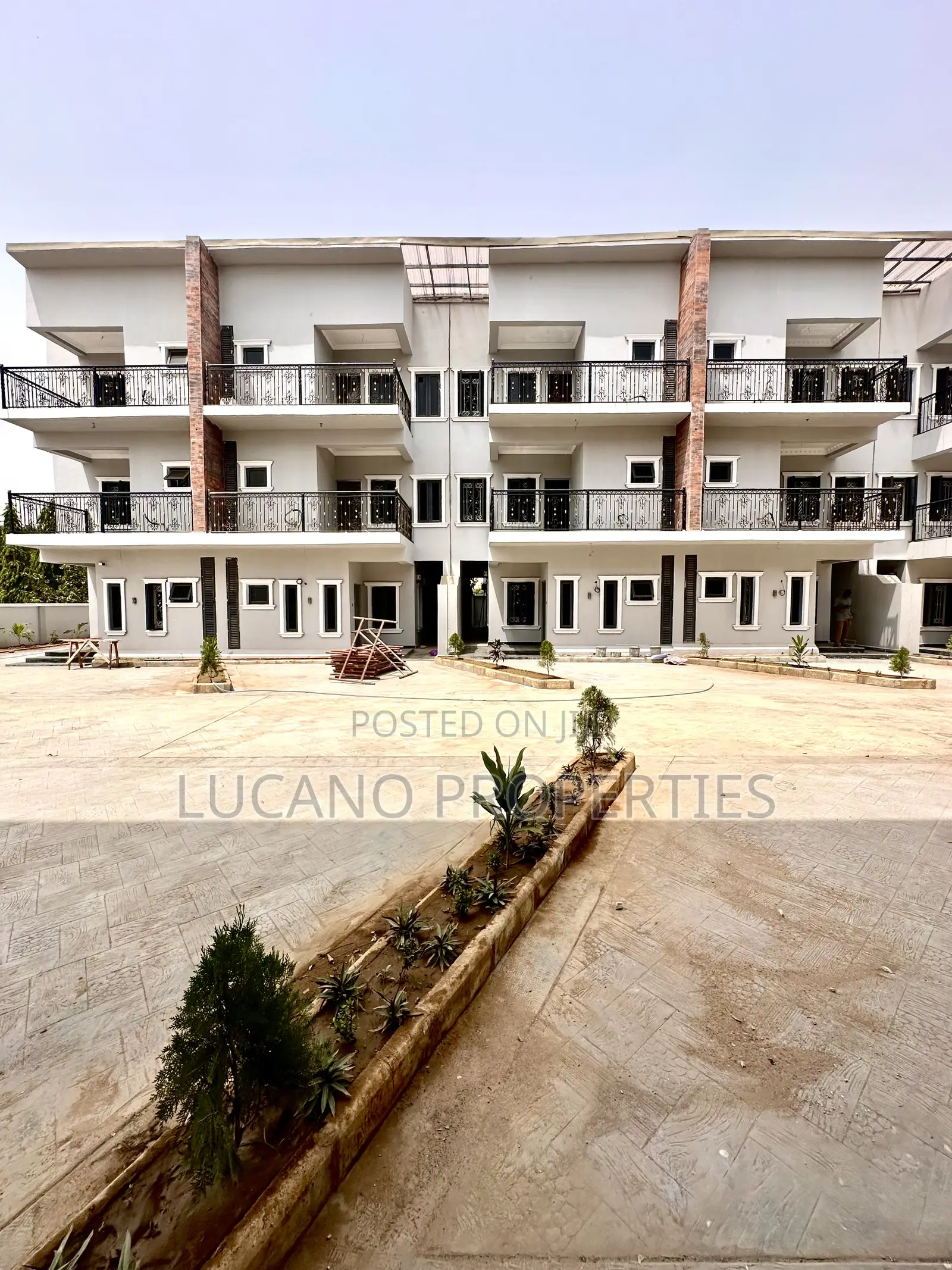 5bdrm Duplex in Wuse District for sale