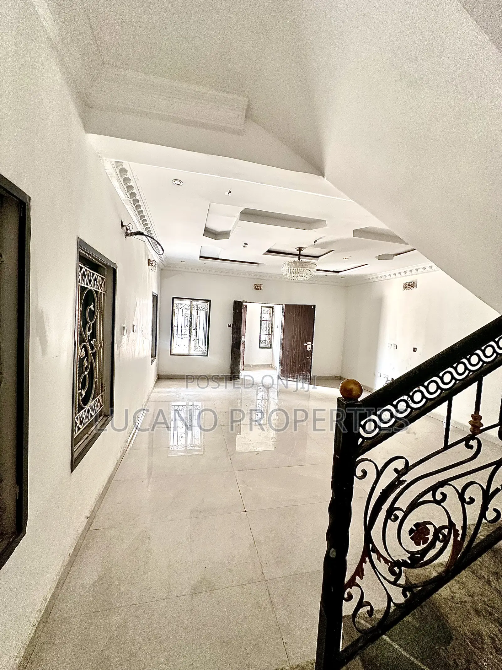 5bdrm Duplex in Wuse District for sale