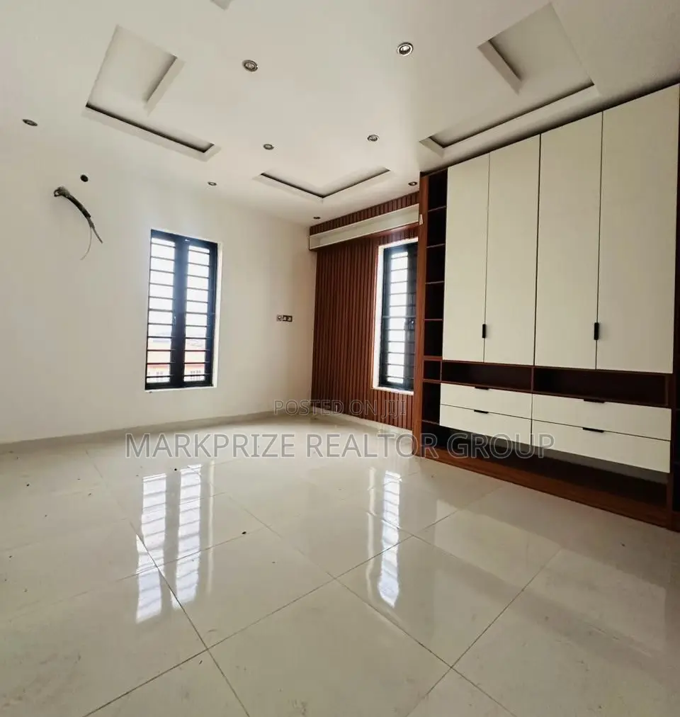 5bdrm Duplex in Magodo Phase 2 Lagos for sale