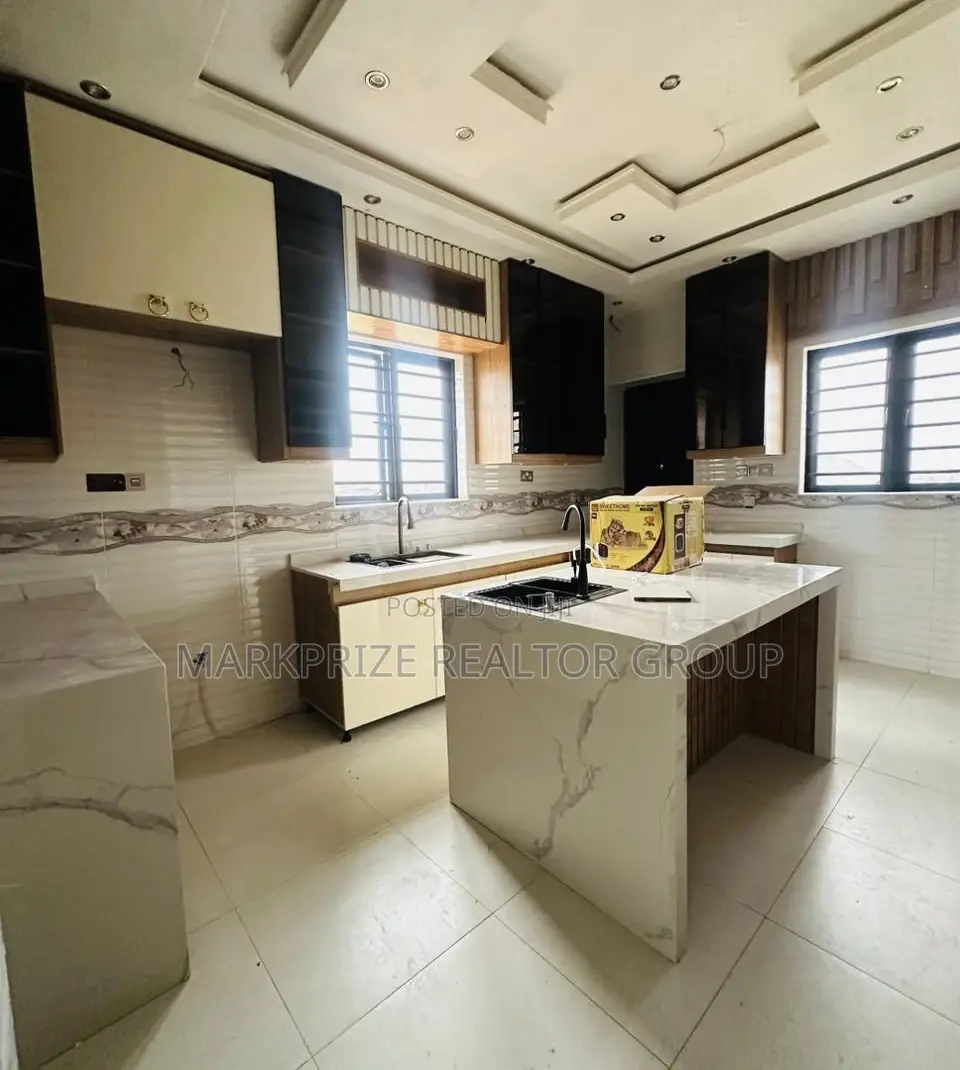 5bdrm Duplex in Magodo Phase 2 Lagos for sale