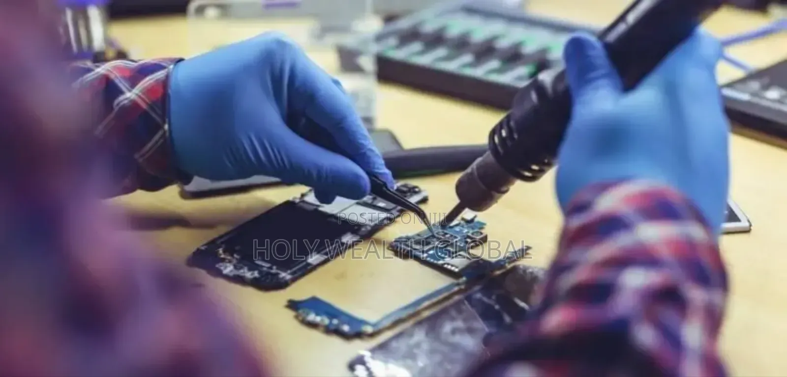 Excellent Mobile Phone Repair Technician With Professional Machines