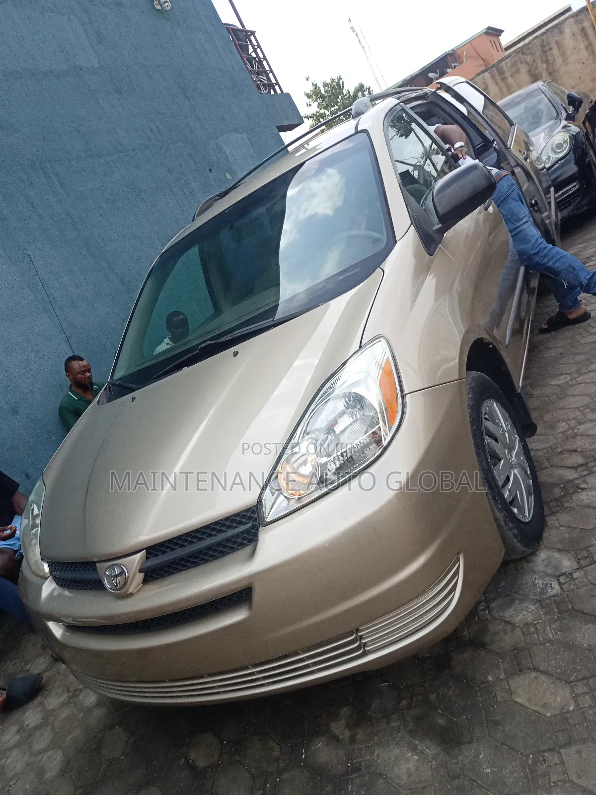 Toyota Sienna XLE AWD 2006 Gold